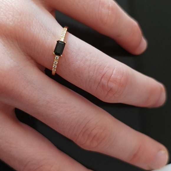 NEW Dainty 18k Yellow Gold Diamond Onyx Band Ring - Picture 2 of 9